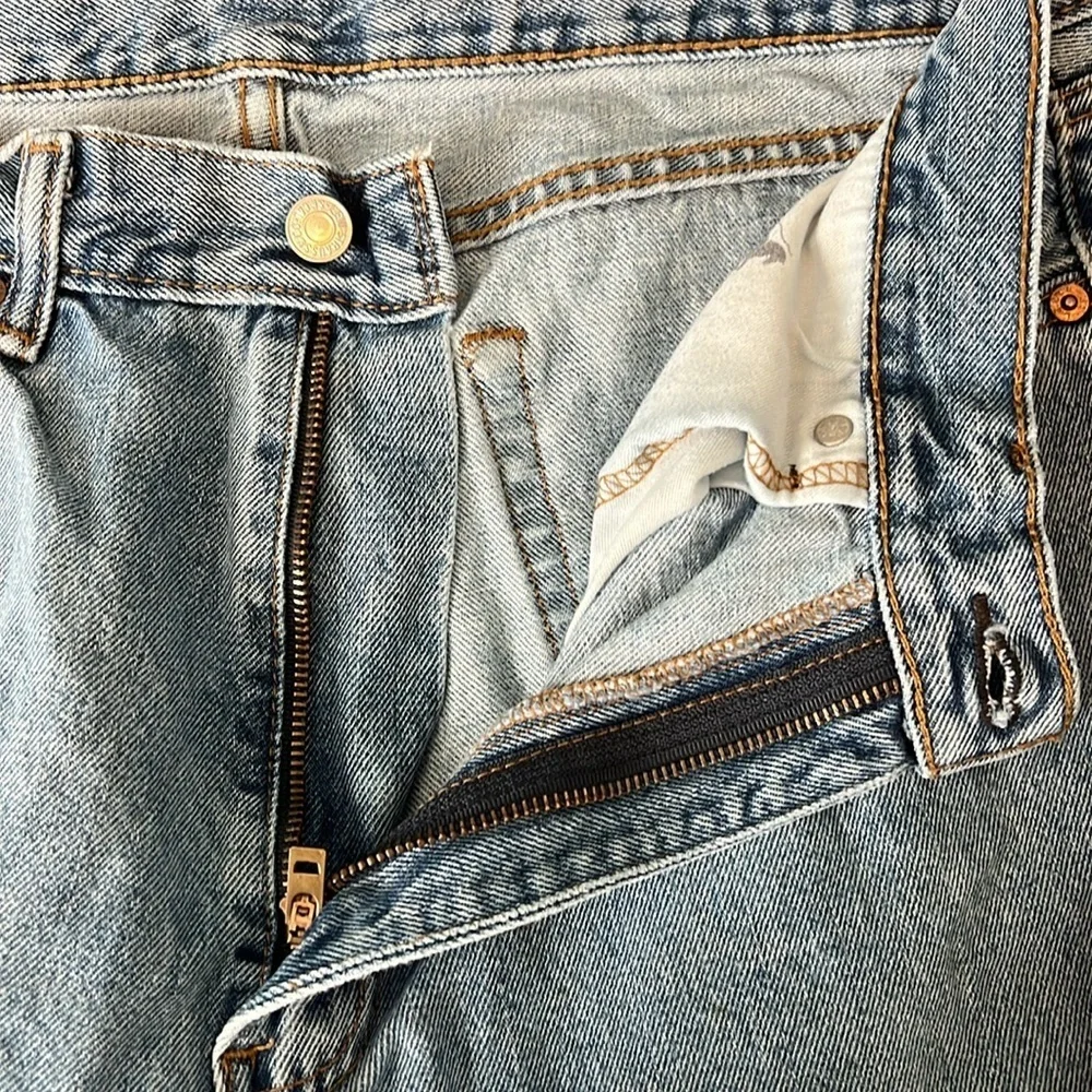 Levi’s 505 Regular Fit Straight Leg Light Wash Size 36